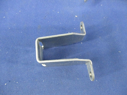 軽みぞ形鋼用ボックス支持金具(30個入) T38U