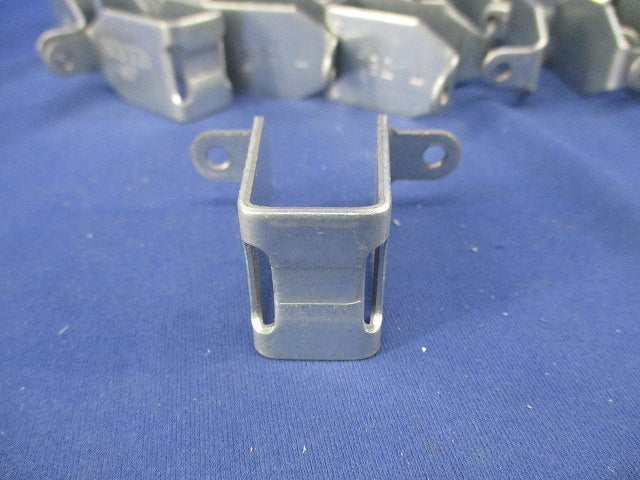 軽みぞ形鋼用ボックス支持金具(30個入) T38U