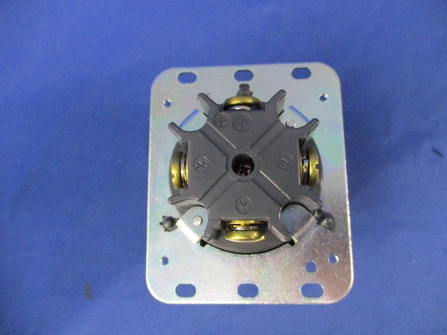 引掛形埋込コンセント 4660