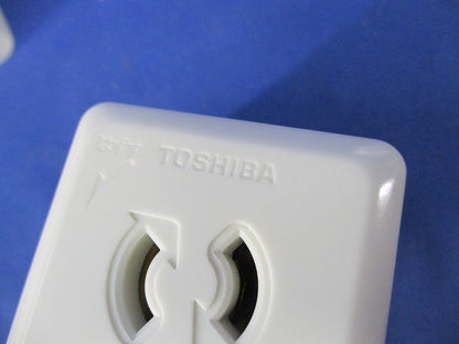 角型アース付抜止めダブルコンセント(3個入) DC1282E