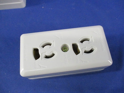 角型アース付抜止めダブルコンセント(3個入) DC1282E