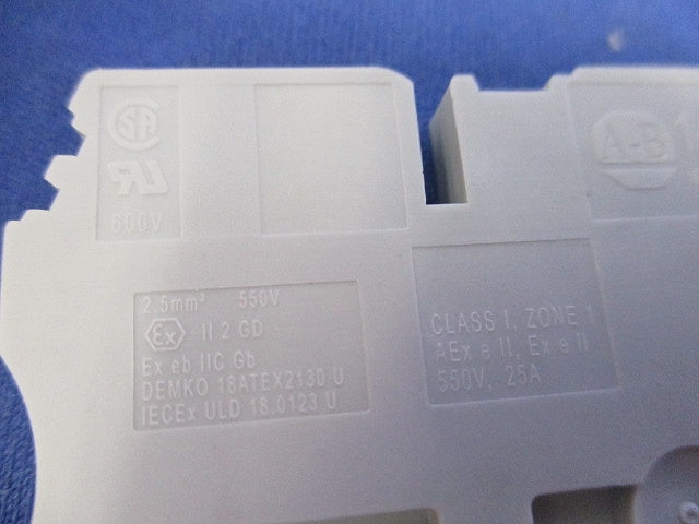 標準フィードスルー端子台(46個入) 1492-L3T
