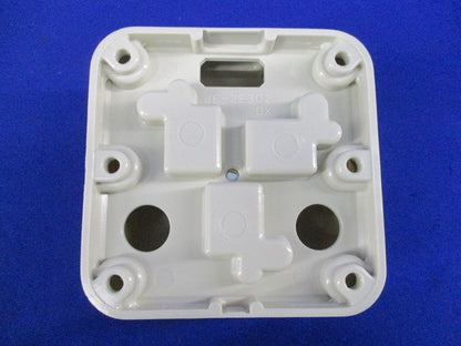 露出形接地極付コンセント JE-2E302OX