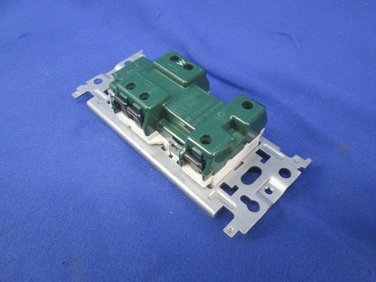 埋込扉付アースターミナル付接地ダブルコンセント(7個入) WN1152K