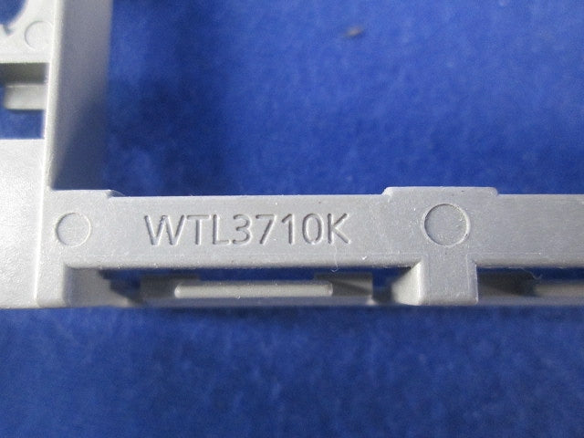 埋込コンセント用絶縁取付枠(12個入) WTL3710K