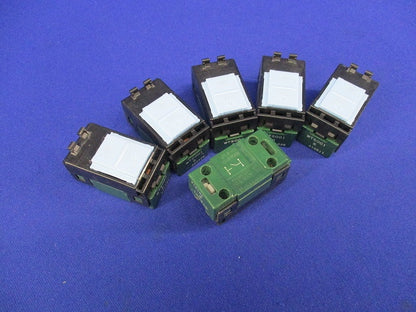 埋込スイッチB(片切・表示なし)(6個入)(汚れ有) WT5001