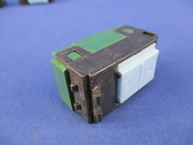 埋込スイッチB(片切・表示なし)(8個入) WT5001