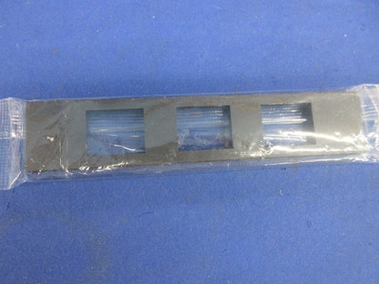 機器用3口プレート(4個入) NKPN-3UP