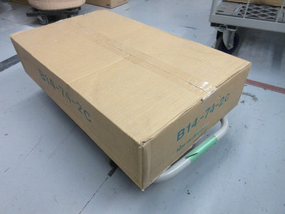 盤用キャビネット(露出形・両扉)クリーム B14-74-2C