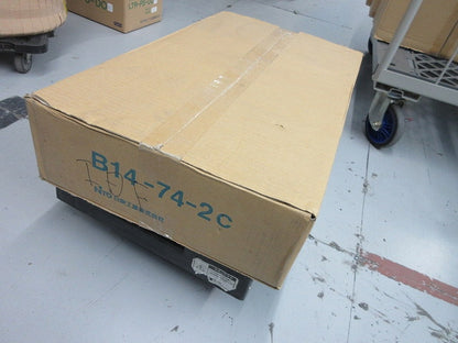 盤用キャビネット(露出形・両扉)クリーム B14-74-2C