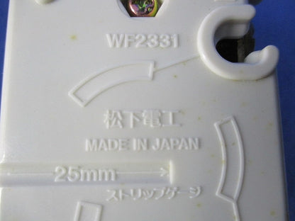 3P30A引掛埋込コンセント(ブラック) WF2331