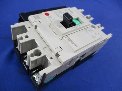 ノーヒューズブレーカ 3P30A(アラームスイッチ付) NF63-SV