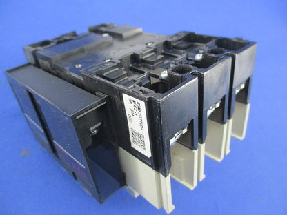 ノーヒューズブレーカ 3P30A(アラームスイッチ付) NF63-SV