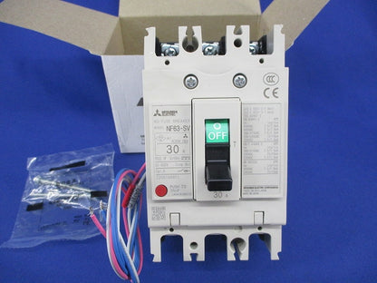 ノーヒューズブレーカ 3P30A(アラームスイッチ付) NF63-SV