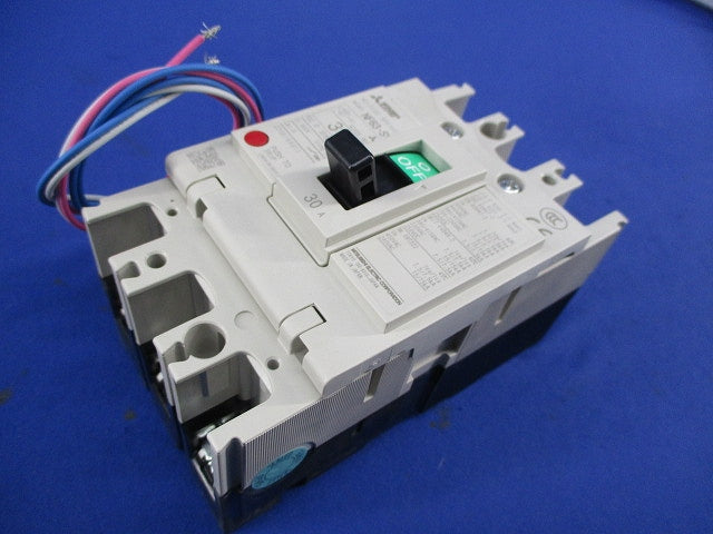 ノーヒューズブレーカ 3P30A(アラームスイッチ付) NF63-SV