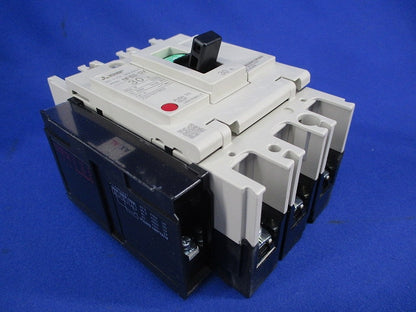 ノーヒューズブレーカ 3P30A(アラームスイッチ付) NF63-SV