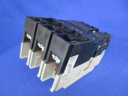 ノーヒューズブレーカ 3P30A(アラームスイッチ付) NF63-SV