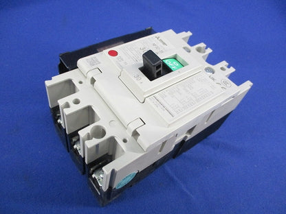 ノーヒューズブレーカ3P30A(アラームスイッチ付) NF32-SV