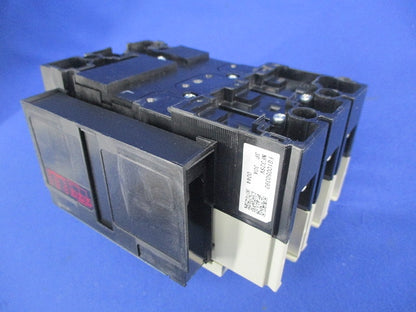 ノーヒューズブレーカ3P30A(アラームスイッチ付) NF32-SV