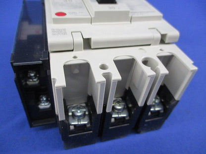 ノーヒューズブレーカ3P30A(アラームスイッチ付) NF32-SV
