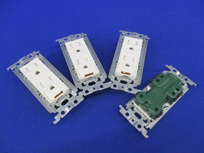 埋込扉付アースターミナル付接地ダブルコンセント(4個入)(汚れ有) WTF11523WK