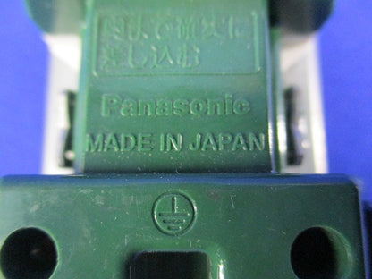 埋込扉付アースターミナル付接地ダブルコンセント(4個入)(汚れ有) WTF11523WK