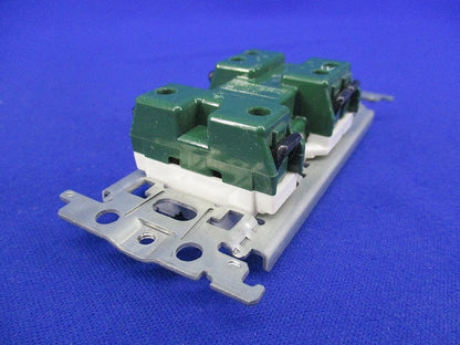 埋込扉付アースターミナル付接地ダブルコンセント(4個入)(汚れ有) WTF11523WK