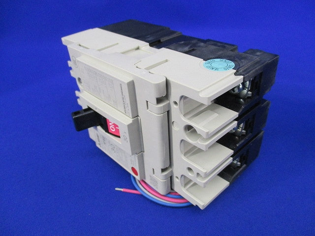 ノーヒューズブレーカ 3P30A(アラームスイッチ付) NF63-SV