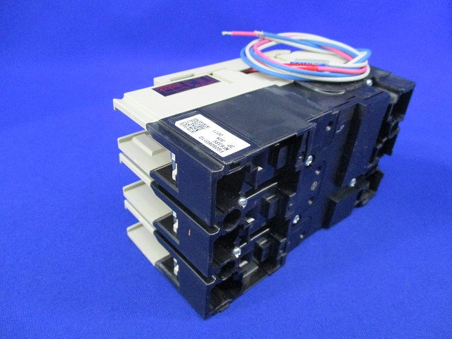 ノーヒューズブレーカ 3P30A(アラームスイッチ付) NF63-SV