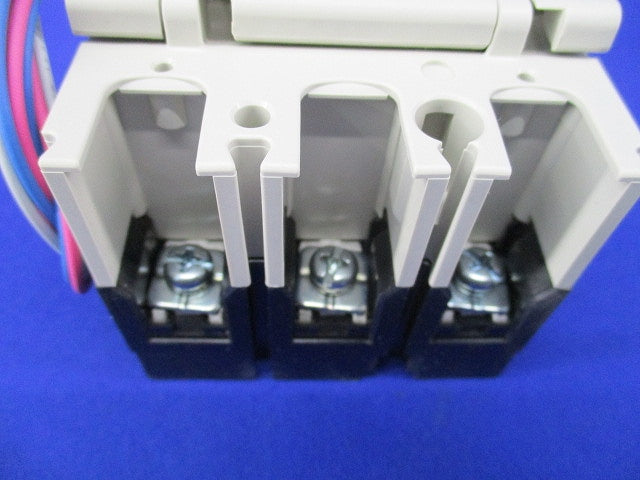 ノーヒューズブレーカ 3P30A(アラームスイッチ付) NF63-SV