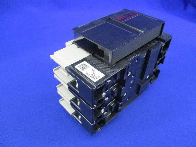 ノーヒューズブレーカ3P10A(アラームスイッチ付) NF32-SV