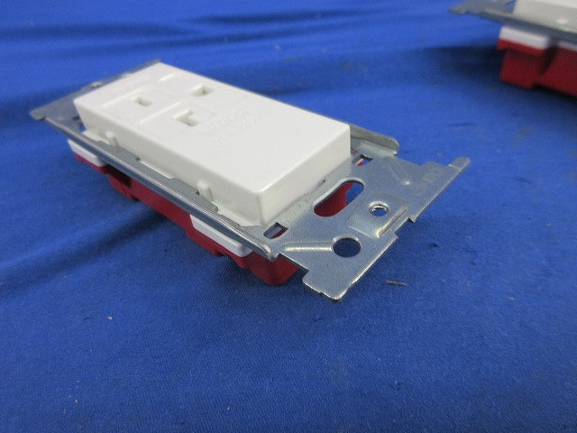 埋込高容量接地コンセント(3個入)ピュアホワイト JEC-BN-LIG