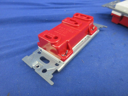 埋込高容量接地コンセント(3個入)ピュアホワイト JEC-BN-LIG