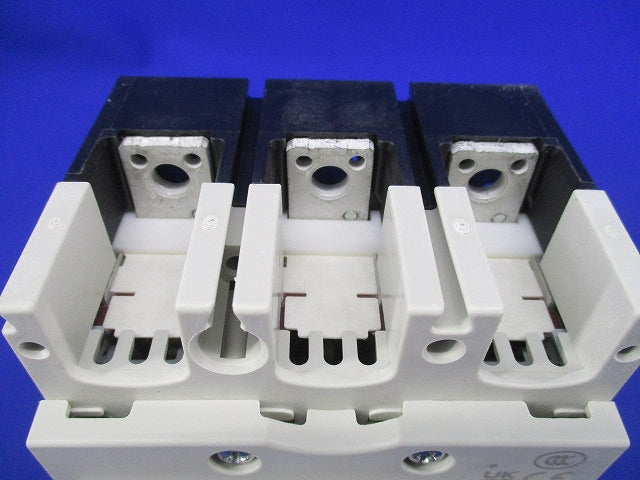 ノーヒューズ遮断器3P30A NF125-SV
