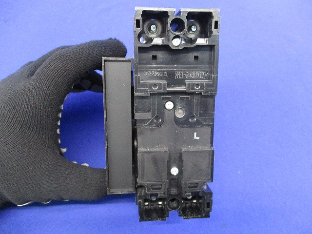 ノーヒューズブレーカ2P30A(アラームスイッチ付) NF32-SV