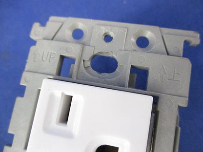 埋込アースターミナル付接地コンセント(3個入) WTL193249W