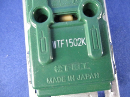 埋込アースターミナル付ダブルコンセント(金属枠付)(メーカー混在6個入)(利休色) WTF1532他