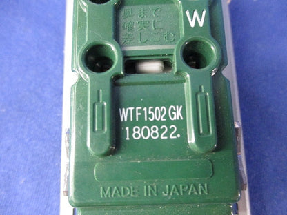 埋込アースターミナル付ダブルコンセント(金属枠付)(メーカー混在6個入)(利休色) WTF1532他