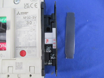 ノーヒューズブレーカ2P30A(アラームスイッチ付) NF32-SV
