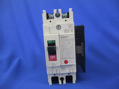 ノーヒューズブレーカ2P30A(アラームスイッチ付) NF32-SV