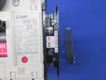 ノーヒューズブレーカ2P20A(アラームスイッチ付) NF32-SV