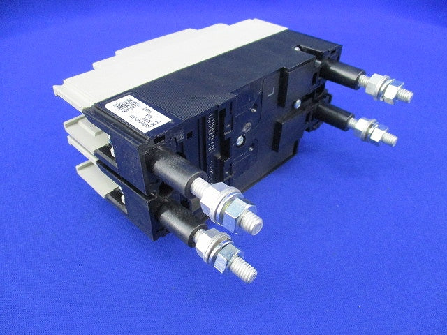 ノーヒューズブレーカ2P15A(アラームスイッチ付) NF32-SV