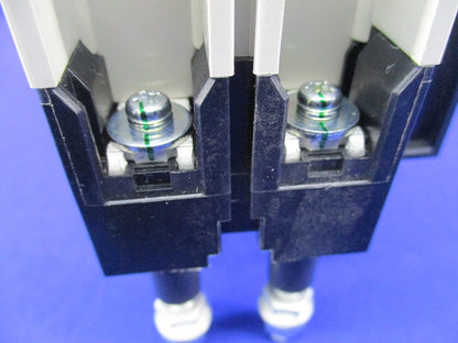 ノーヒューズブレーカ2P15A(アラームスイッチ付) NF32-SV