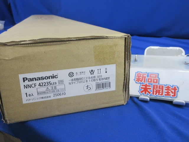 LED非常用ベースライト 一体型階段灯(昼白色)(25年製)(新品未開梱) NNCF42235LE9