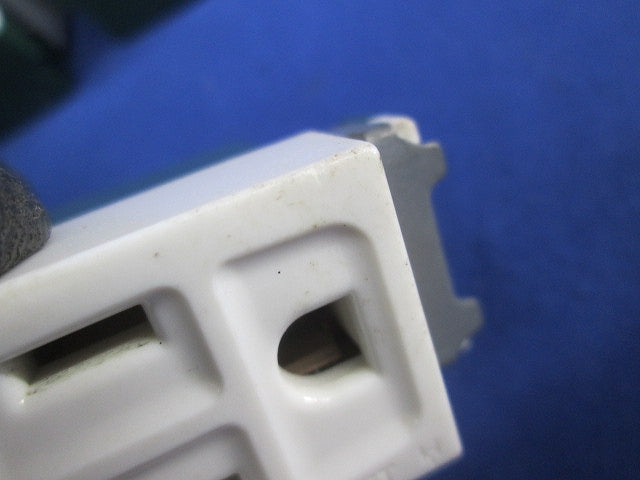 埋込接地コンセントセット(メーカー混在11個入)(ホワイト) WN1101