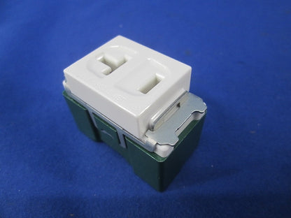 15A・20A兼用埋込コンセント(4個入) WN1821