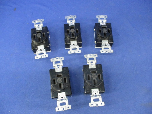 接地3P20A埋込コンセント(5個入) WF1420K