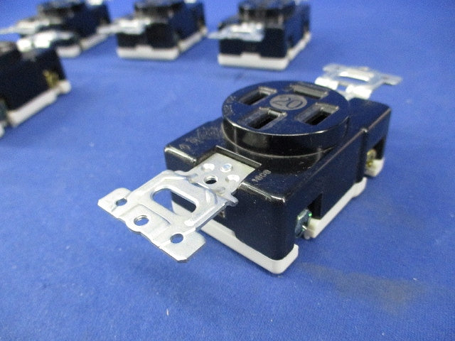 接地3P20A埋込コンセント(5個入) WF1420K