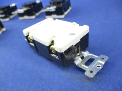 接地3P20A埋込コンセント(5個入) WF1420K