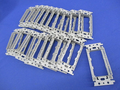 埋込絶縁コンセント取付枠(20個入) WTF3710K